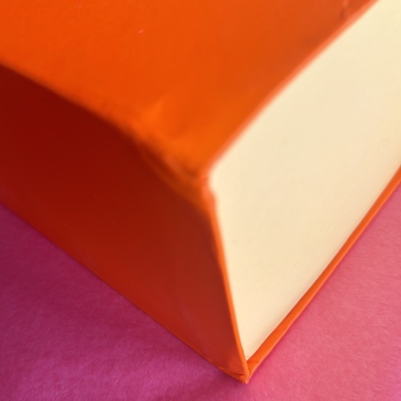 LV Box For Storage
$55 $55
Size: OS
Louis Vuitton - Picture 4 of 5